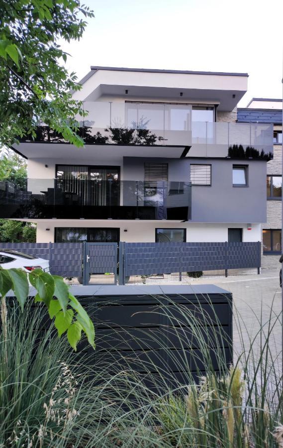 Luxurioeses Penthouse Mit Blick Auf Die Uno-City Und Dem Kaiserwasser. 3Schlafzimmer, 2 Baeder, Privat Lift Ins Apartment ウィーン エクステリア 写真
