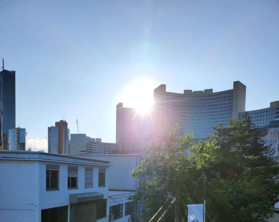 Luxurioeses Penthouse Mit Blick Auf Die Uno-City Und Dem Kaiserwasser. 3Schlafzimmer, 2 Baeder, Privat Lift Ins Apartment ウィーン エクステリア 写真