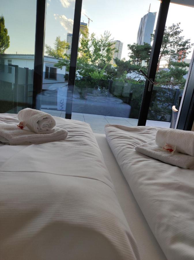 Luxurioeses Penthouse Mit Blick Auf Die Uno-City Und Dem Kaiserwasser. 3Schlafzimmer, 2 Baeder, Privat Lift Ins Apartment ウィーン エクステリア 写真